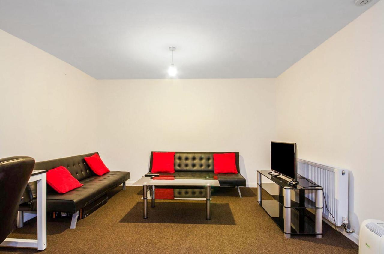 Spacious Studio Flat- Watford Junction & Harry Potter World Exterior photo